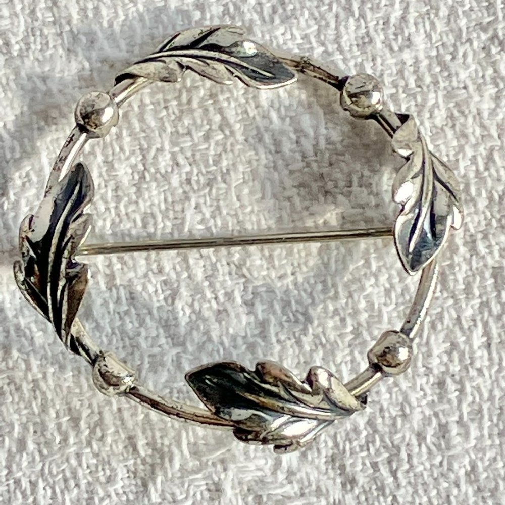 BE Sterling Silver Round Garland Design Brooch